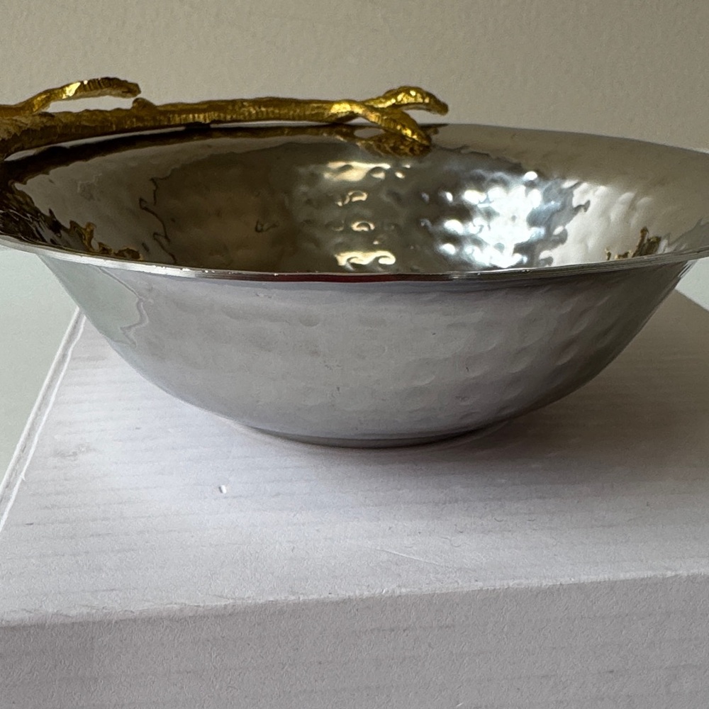 Hammered Silver Color Decorative Bowl with Gold Leaf Handle - Picture 4 of 7